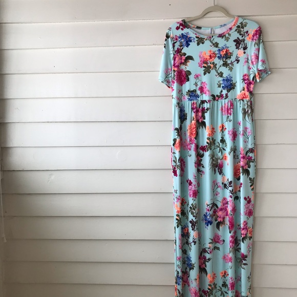 Bellamie Dresses & Skirts - Bellamie Floral Maxi Dress